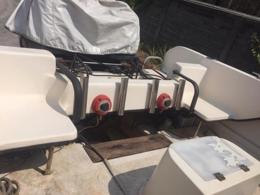 เรือเร็ว 15 ที่นั่ง E280 เครื่อง YAMAHA 100แรง 2เครื่อง  เรือสวยมากใช้แค่ 500 ชม.