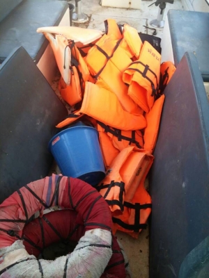 เรือเร็ว 15 ที่นั่ง E280 เครื่อง YAMAHA 100แรง 2เครื่อง  เรือสวยมากใช้แค่ 500 ชม.