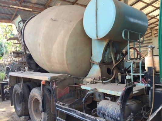 ขออนุญาติขาย รถโม้เก่าญี่ปุ่นพร้อมใช้งานพร้อมโอนเครื่อง275แรงโม้5.5Q  เครื่องเกียร์ดีคัชชีสวยยางเปลี่ยนใหม่8เส้นราคา850000สนใจติดต่อ  ช่างดำ  0853224877-0988930465