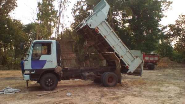 6ล้อดั้มดิน HINO RANGER FC3J-JO7C 170 แรง สมอเงิน รถประกอบ ปี54 เครื่อง/เกียร์ เดิม แน่นดี ช่วงล่างใหญ่ Fหน้า-หลัง ครบ พาวเวอร์/ทริฟฟี่/แอร์ ครบ ดั้มเหล็ก5ตัน3.60ม.ยิงหน้า ยาง8.25/16 ตามสภาพ พร้อมใช้งาน เล่มทะเบียน ครบ **ขาย HINO FC3