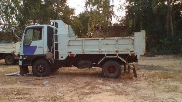 6ล้อดั้มดิน HINO RANGER FC3J-JO7C 170 แรง สมอเงิน รถประกอบ ปี54 เครื่อง/เกียร์ เดิม แน่นดี ช่วงล่างใหญ่ Fหน้า-หลัง ครบ พาวเวอร์/ทริฟฟี่/แอร์ ครบ ดั้มเหล็ก5ตัน3.60ม.ยิงหน้า ยาง8.25/16 ตามสภาพ พร้อมใช้งาน เล่มทะเบียน ครบ **ขาย HINO FC3