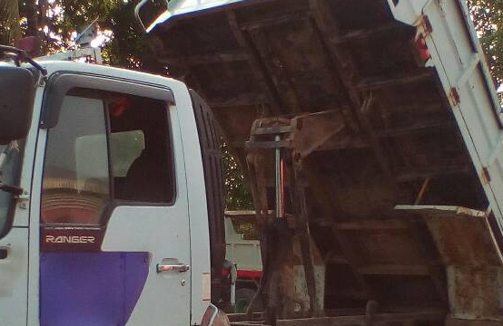 6ล้อดั้มดิน HINO RANGER FC3J-JO7C 170 แรง สมอเงิน รถประกอบ ปี54 เครื่อง/เกียร์ เดิม แน่นดี ช่วงล่างใหญ่ Fหน้า-หลัง ครบ พาวเวอร์/ทริฟฟี่/แอร์ ครบ ดั้มเหล็ก5ตัน3.60ม.ยิงหน้า ยาง8.25/16 ตามสภาพ พร้อมใช้งาน เล่มทะเบียน ครบ **ขาย HINO FC3