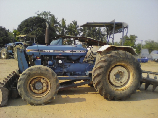 ขายรถไถFORDรุ่น6610รุ่น3  ปั๊มกลมไอดีโตคานหน้า คาลาโล่  ไม่มีทะเบียน