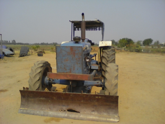 ขายรถไถFORDรุ่น6610รุ่น3  ปั๊มกลมไอดีโตคานหน้า คาลาโล่  ไม่มีทะเบียน