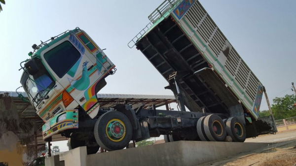 ขายรถพ่วง 22 ล้อ แม่-ลูก กระบะเนียมคอกเกษตรดั้ม HINO 260 ปี.47 รถสวย พร้อมใช้ ราคาย้อมๆ สนใจรีบจองด่วน