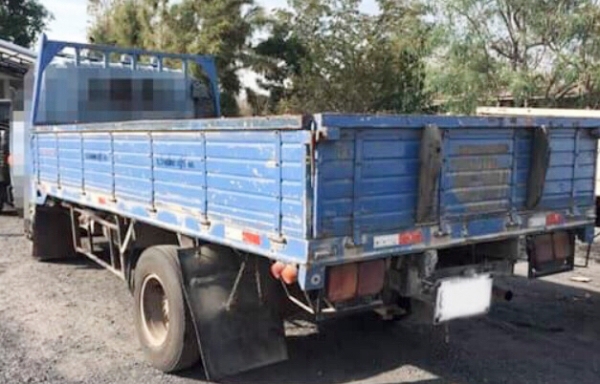 ISUZU NPR 115 HP 4BD1 ปี 34 รถบรรทุกหกล้อ กระบะเหล็กคาร์โก้ความยาว 4.30 เมตรสวยๆสภาพดีพร้อมใช้งานได้เลยครับ เครื่องยนต์เดิมๆแน่นดีแรงดีไม่มีเยิ้ม ภายในห้องเก๋งคอนโซลสวยครบ เกียร์สั้น ช่วงล่างใหญ่คัชซีสวยไม่มีบวม เฟืองท้ายติด F หลังครบพร้อม ยาง 8.25 ขอบ 16