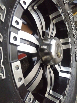 แม็ก 15 กว้าง 7 พร้อมยาง 6 รู ใส่รถกระบะ สภาพดี แม็ก 15 กว้าง 7 พร้อมยาง 6 รู ใส่รถกระบะ สภาพดี