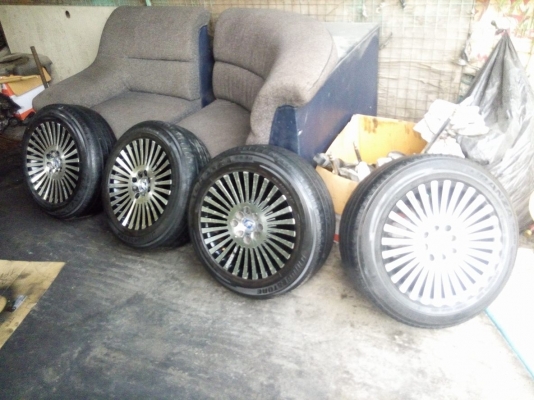 แม็ก 15 กว้าง 7 ออฟ 40 ขนาด 4 รู 100 และ 114 พร้อมยาง 4900 บาท