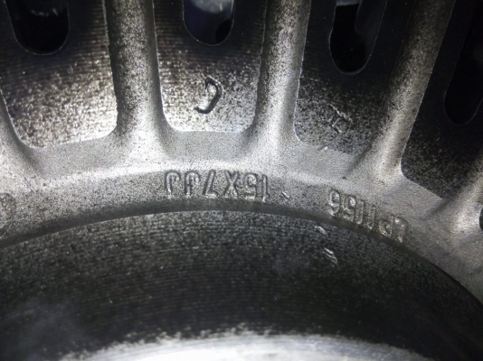 แม็ก 15 กว้าง 7 ออฟ 40 ขนาด 4 รู 100 และ 114 พร้อมยาง 4900 บาท แม็ก 15 กว้าง 7 ออฟ 40 ขนาด 4 รู 100 และ 114 พร้อมยาง 4900 บาท