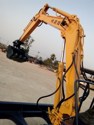 ขายแบ็คโฮ  KOMATSU   PC40-6 ใช้งานได้ดีราคาถูกๆ