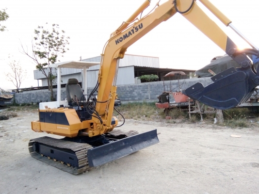 ขายแบ็คโฮ  KOMATSU   PC40-6 ใช้งานได้ดีราคาถูกๆ