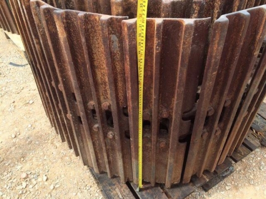 ขายแทรคเหล็ก ใช้กับ รถขุด PC200 นำเข้าจากญี่ปุ่น ติดต่อ 081-2990958/089-8368497 (เจ้าของขายเอง) ขายแทรคเหล็ก ใช้กับ รถขุด PC200 นำเข้าจากญี่ปุ่น ติดต่อ 081-2990958/089-8368497 (เจ้าของขายเอง)