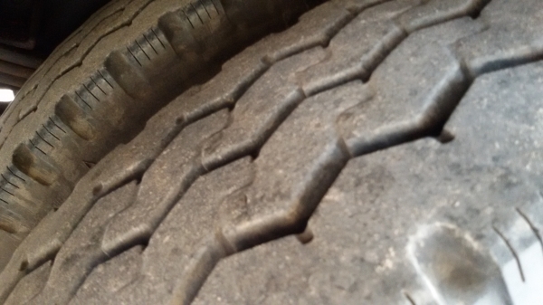 ขายรถ 6 ล้อใหญ่ HINO สิงไฮเทคเครื่อง. Jo8c เทอโบ. อินเตอ. กะบะ ยาว 9.5 เมตร ตัวยาวพิเศษ ยางเลเดียล 6 เส้น เต็มๆ แอร์ กระจกไฟฟ้า. สภาพสวยเดิม  เครื่องดี คัชชีสวย  ชอบยาวต้องคันนี้เลยครับ ไฟแนนได้600000พร้อมใช้งานเลยครับ