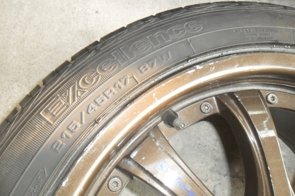 ล้อแม็ก17นิ้ว4รุ100 พร้อมยาง สวยๆ 4 ล้อ ราคา 6800 บาท