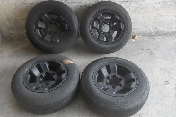 ล้อแม็ก15นิ้ว6รู พร้อมยาง สวยๆ 4 ล้อ ราคา 6850 บาท