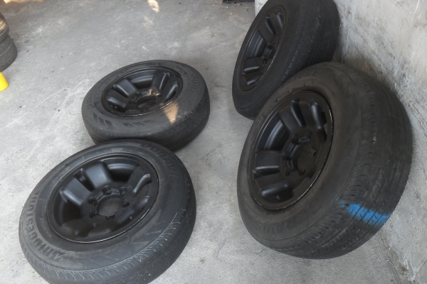 ล้อแม็ก15นิ้ว6รู พร้อมยาง สวยๆ 4 ล้อ ราคา 6850 บาท