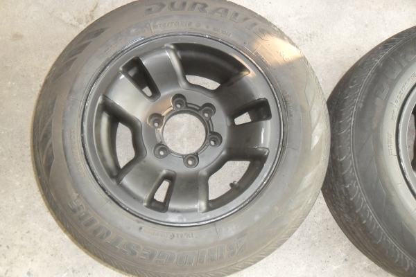 ล้อแม็ก15นิ้ว6รู พร้อมยาง สวยๆ 4 ล้อ ราคา 6850 บาท