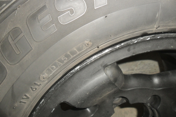 ล้อแม็ก15นิ้ว6รู พร้อมยาง สวยๆ 4 ล้อ ราคา 6850 บาท