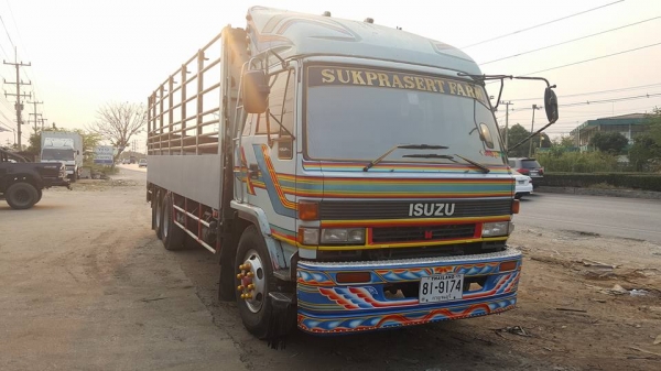 ร๊อกกี้นางฟ้า 195 แรง 10 ล้อเพลาเดียวยาว 7.20 กระบะเลส พร้อมใช้งาน รถสวยจัด