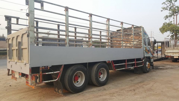 ร๊อกกี้นางฟ้า 195 แรง 10 ล้อเพลาเดียวยาว 7.20 กระบะเลส พร้อมใช้งาน รถสวยจัด