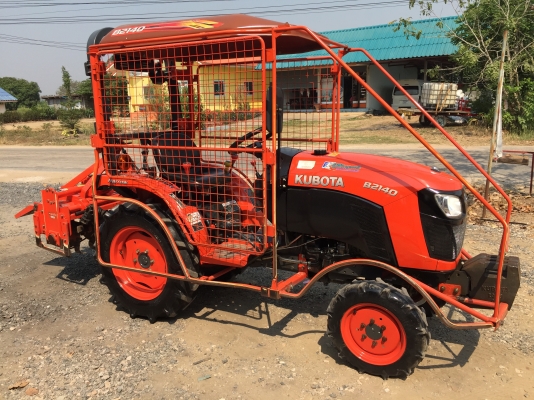 ขายรถไถคูโบต้า B2140 พร้อมโครงกันอ้อยและโลเตอรร์รี รถสวย ใช้งานน้อย สนใจโทร 081-9136451 ค่ะ