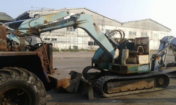 ขายรถขุด ขนาด 5 ตัน ยี่ห้อ HANIX รุ่น S&amp;B 550 ราคา 300,000 บาท