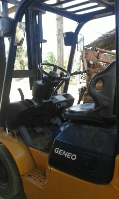 ขายรถยก TOYOTA ขนาด 2.5 ตัน ใช้น้ำมันเบนซินและก๊าซหุงต้มได้ 2 ระบบ ยกได้ 2.5 ตัน  เสาสูง 4 เมตร ราคา 165,000 บาท