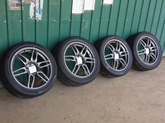 ขาย แม็ก พร้อมยางขอบ20 กว้าง10 นิ้ว 5รู8/1/2 ยีห้อVIA 690KG