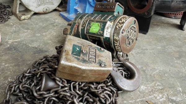 รอกโซ่ใช้ลม ขนาด 1 ตัน โซ่ยาว 8 เมตร สภาพสวยดึงนิ่มพร้อมใช้มาเทสได้