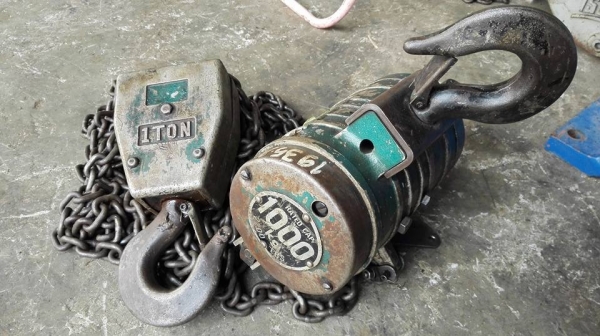 รอกโซ่ใช้ลม ขนาด 1 ตัน โซ่ยาว 8 เมตร สภาพสวยดึงนิ่มพร้อมใช้มาเทสได้