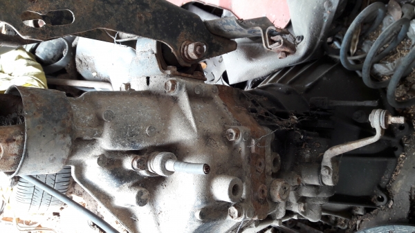 เกียร์ธรรมดา 5 เกียร์ รถตู้หัวจรวดชนเครื่อง 3L