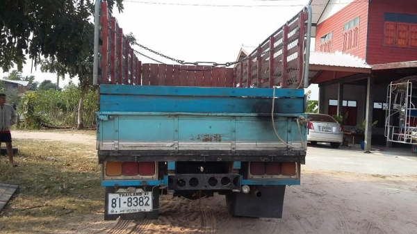 ขายรถ6ล้อ ISUZU เครื่อง100แรง ยาว4.30เมตร ยางดี สภาพสวยพร้อมใช้งาน เอกสารพร้อมโอน สนใจโทร 090-8588220คุณนะ 093-3258446คุณบิว หรือเข้าดูสินค้าอื่นๆได้ที่ www.truck.in.th/498 หรือเพจFacebook ณรงค์ ซื้อขายรถมือสอง (เว็บไซต์ส่วนตัว) หรือFacebook คุณนะ รถบรรทุ