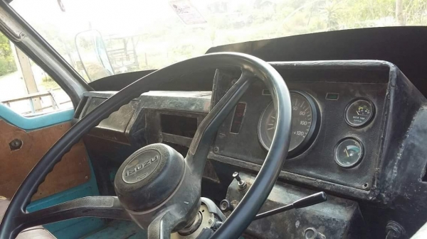 ขายรถ6ล้อ ISUZU เครื่อง100แรง ยาว4.30เมตร ยางดี สภาพสวยพร้อมใช้งาน เอกสารพร้อมโอน สนใจโทร 090-8588220คุณนะ 093-3258446คุณบิว หรือเข้าดูสินค้าอื่นๆได้ที่ www.truck.in.th/498 หรือเพจFacebook ณรงค์ ซื้อขายรถมือสอง (เว็บไซต์ส่วนตัว) หรือFacebook คุณนะ รถบรรทุ