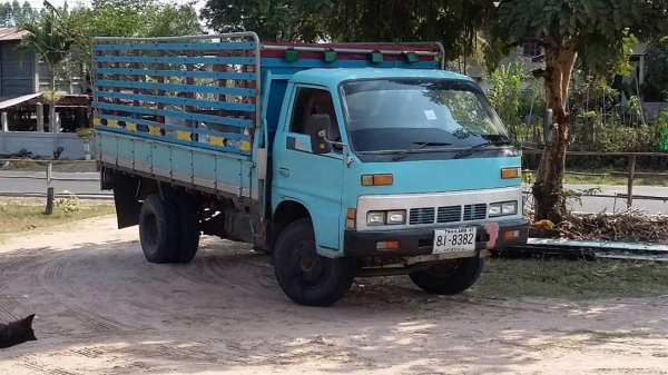 ขายรถ6ล้อ ISUZU เครื่อง100แรง ยาว4.30เมตร ยางดี สภาพสวยพร้อมใช้งาน เอกสารพร้อมโอน สนใจโทร 090-8588220คุณนะ 093-3258446คุณบิว หรือเข้าดูสินค้าอื่นๆได้ที่ www.truck.in.th/498 หรือเพจFacebook ณรงค์ ซื้อขายรถมือสอง (เว็บไซต์ส่วนตัว) หรือFacebook คุณนะ รถบรรทุ