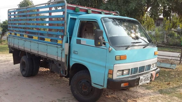 ขายรถ6ล้อ ISUZU เครื่อง100แรง ยาว4.30เมตร ยางดี สภาพสวยพร้อมใช้งาน เอกสารพร้อมโอน สนใจโทร 090-8588220คุณนะ 093-3258446คุณบิว หรือเข้าดูสินค้าอื่นๆได้ที่ www.truck.in.th/498 หรือเพจFacebook ณรงค์ ซื้อขายรถมือสอง (เว็บไซต์ส่วนตัว) หรือFacebook คุณนะ รถบรรทุ