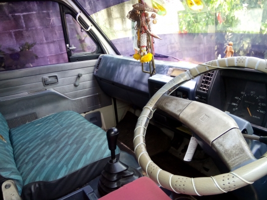 6ล้อNPR. 115 แรงม้า  เครื่อง4BD1. คัชซี่สวยมาก  รถห้างแท้  พร้อมใช้งาน  เล่มติดมือ..