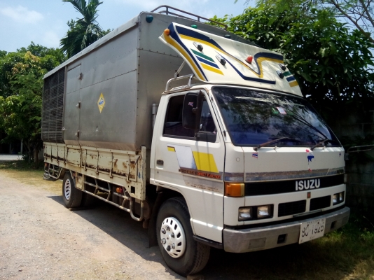 6ล้อNPR. 115 แรงม้า  เครื่อง4BD1. คัชซี่สวยมาก  รถห้างแท้  พร้อมใช้งาน  เล่มติดมือ..