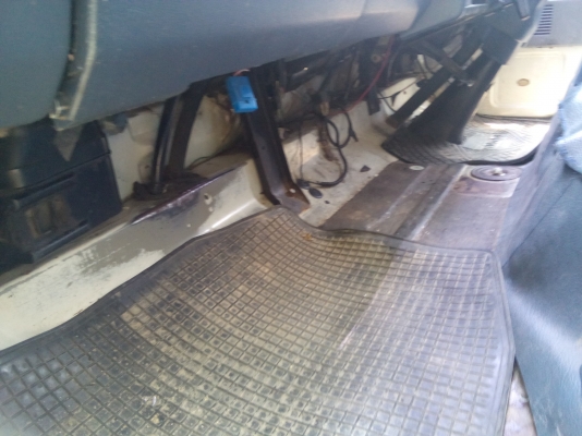 6ล้อNPR. 115 แรงม้า  เครื่อง4BD1. คัชซี่สวยมาก  รถห้างแท้  พร้อมใช้งาน  เล่มติดมือ..