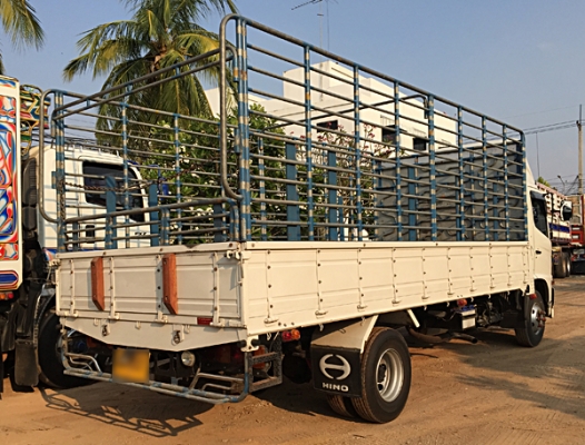 ขายหกล้อ HINO 175 แรงม้า รุ่น FC9JJLA ซีรีส์500 สภาพป้ายแดง รถ 2 ปี ไมล์ 40,xxx กม. ยางเต็ม กระบะคาร์โก้ 5.60 เมตร