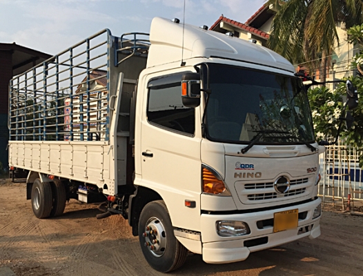 ขายหกล้อ HINO 175 แรงม้า รุ่น FC9JJLA ซีรีส์500 สภาพป้ายแดง รถ 2 ปี ไมล์ 40,xxx กม. ยางเต็ม กระบะคาร์โก้ 5.60 เมตร