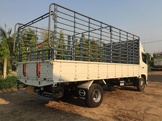 ขายหกล้อ HINO 175 แรงม้า รุ่น FC9JJLA ซีรีส์500 สภาพป้ายแดง รถ 2 ปี ไมล์ 40,xxx กม. ยางเต็ม กระบะคาร์โก้ 5.60 เมตร