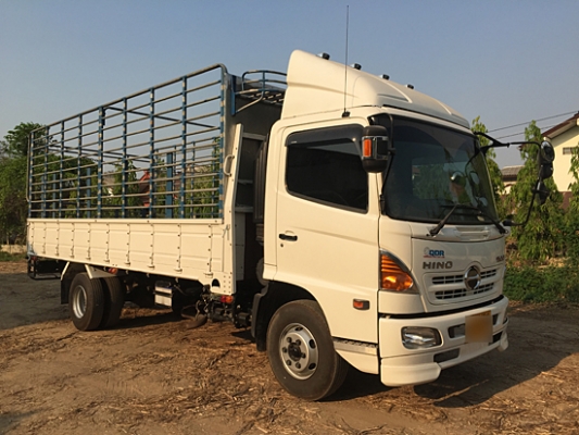 ขายหกล้อ HINO 175 แรงม้า รุ่น FC9JJLA ซีรีส์500 สภาพป้ายแดง รถ 2 ปี ไมล์ 40,xxx กม. ยางเต็ม กระบะคาร์โก้ 5.60 เมตร