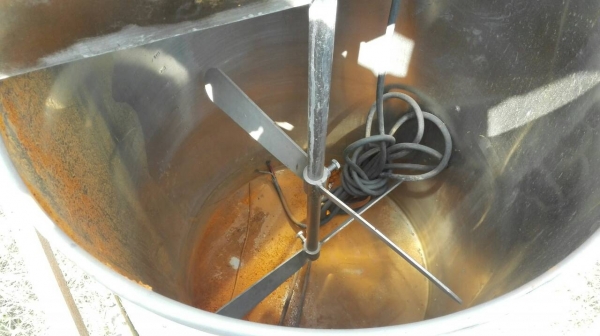 ถังสแตนเลสกวนผสม มอเตอร์ Mitsubishi 2 HP 380V มีหัวแก้สด้านล่าง สภาพใหม่เก่าเก็บพร้อมใช้