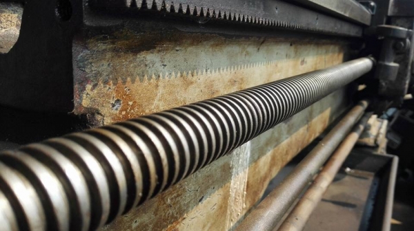 === Sold === กลึงต้าชิง TASHING TS1000B 6 ฟุต 3 เพลา เกียร์บล็อค รู 2" กลึงผ่านคอม้า 300 มม. ไฟ 380V รางคมสภาพดีพร้อมใช้