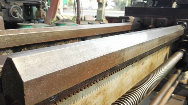 === Sold === กลึงต้าชิง TASHING TS1000B 6 ฟุต 3 เพลา เกียร์บล็อค รู 2" กลึงผ่านคอม้า 300 มม. ไฟ 380V รางคมสภาพดีพร้อมใช้