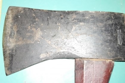 ขายขวานตราจระเข้สามดาวขนาด4ปอนงานเก่าเกิน40ปี ด้ามไม้ยาว
