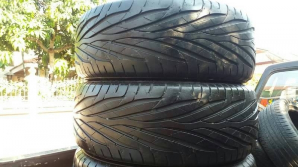 ยาง maxxis 215 55 17 ปี 13 ชุดล่ะ 3500