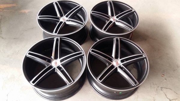 ขายล้อแม็กมือ2 vossen cv5 17" สนใจติดต่อ ตาเล็ก ล้อและยาง 081-3747940