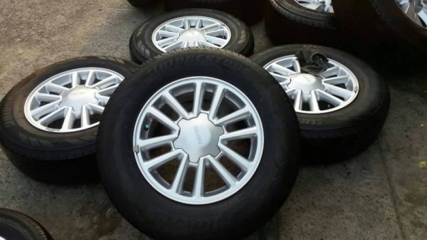 ล้อ all new isuzu ขอบ 16 พร้อมยาง 215 70 16  ปลายปี 15 ชุดล่ะ 14500