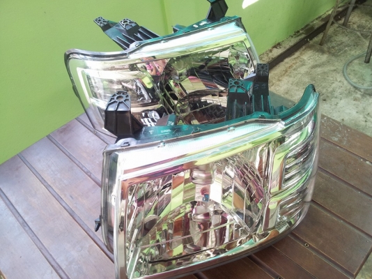 ขายโคมไฟหน้าพร้อมหลอด FORD RANGER ปี 07-08 ขายโคมไฟหน้าพร้อมหลอด FORD RANGER ปี 07-08